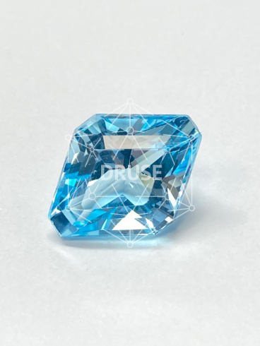 Топаз светлый ромб 18х14мм 