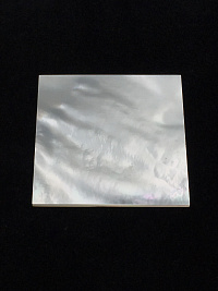 Пластина белый перламутр 35х35х2,0мм с искажением