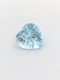 Топаз светлый sky сердце 10х10х10мм конкейв